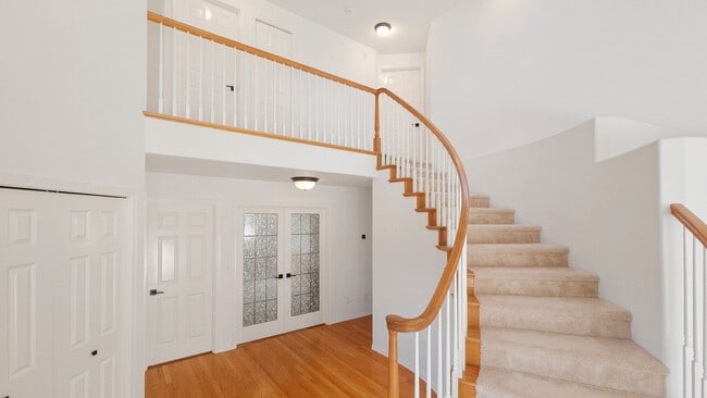 Building Photo - Spacious Updated 4 Bedroom Home with 3 Car Garage