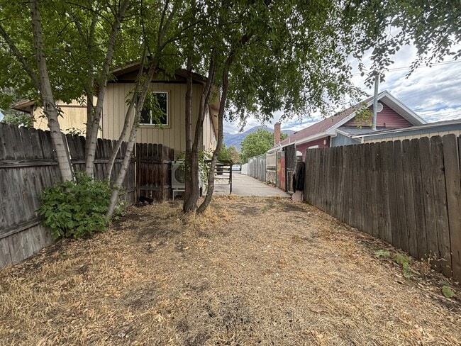 Building Photo - 436-436 S 800 W