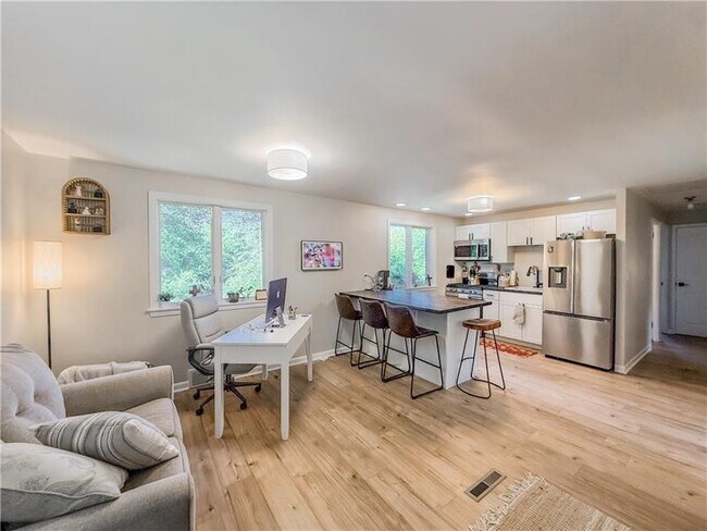 Building Photo - 92 Claireview Dr