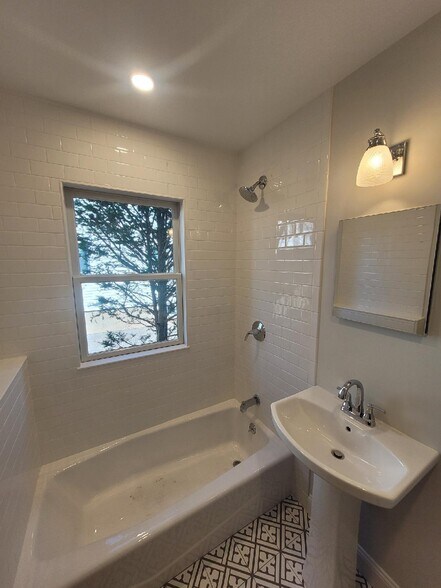 Bathroom - 62 Oxford Ave