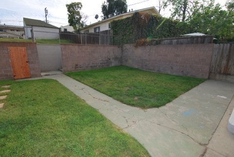 Building Photo - Charming 2-Bedroom Home with Hardwood Floors & Fireplace Near the Traffic Circle