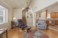 Building Photo - 925 S Haskett St