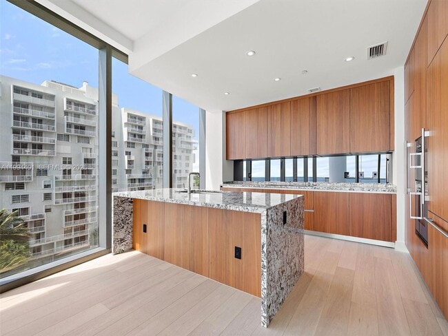 Building Photo - 175 25