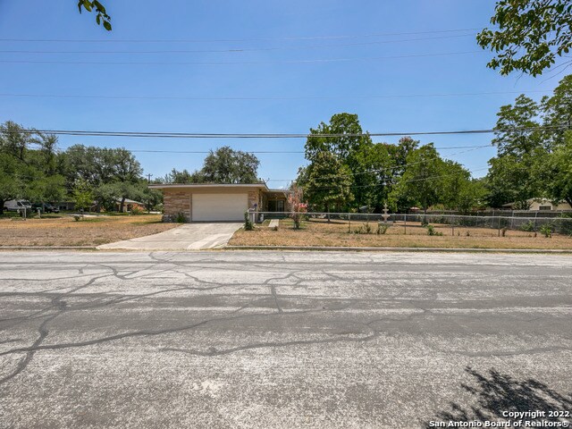 Building Photo - 600 Antler Dr