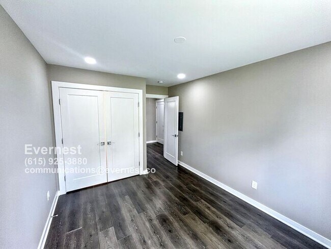 Building Photo - Lovely 3-Bedroom Townhome in a Convenient ...