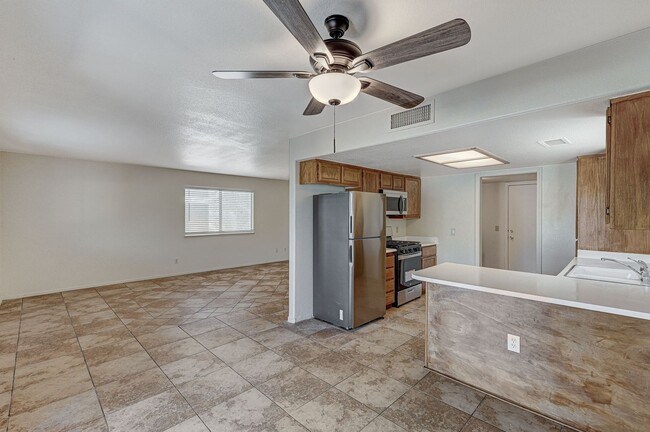 Building Photo - Single Family Home In N Las Vegas