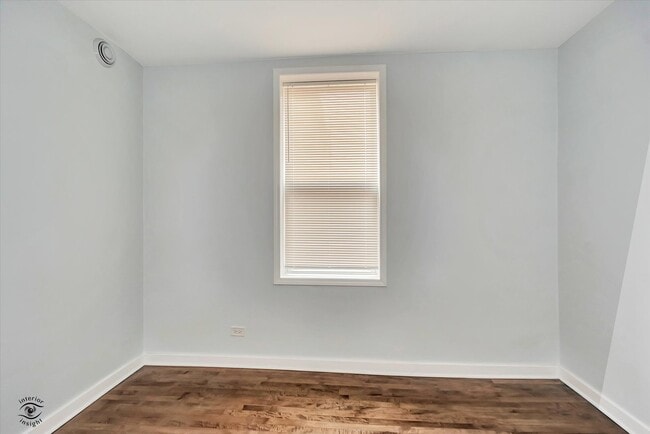 Building Photo - 3000 W 40th St