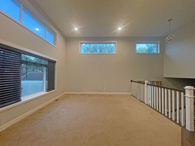 Building Photo - Spacious and Modern 4 Bedroom 3 Bath in Richfield is Pet Friendly!