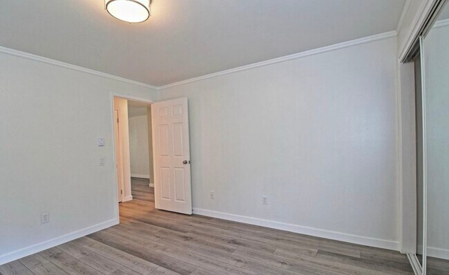 Building Photo - 12230 SE 60th St