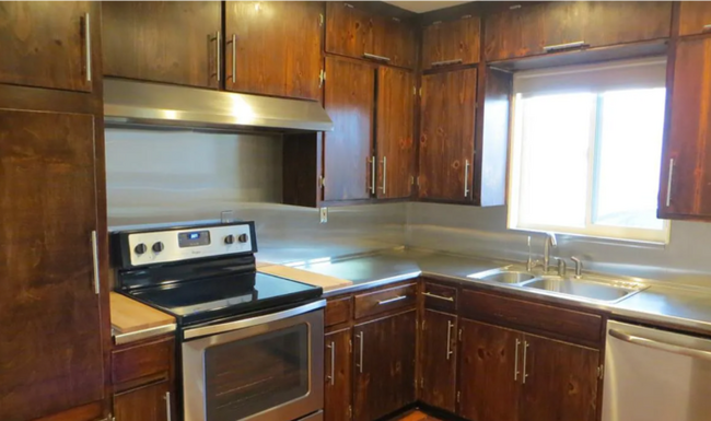 Building Photo - Prime Central Tucson Living: 3BD/2BA with Large Backyard – Mins to U of A & Banner