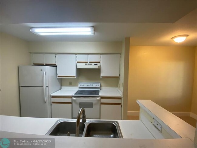 Building Photo - 2485 NW 33rd St