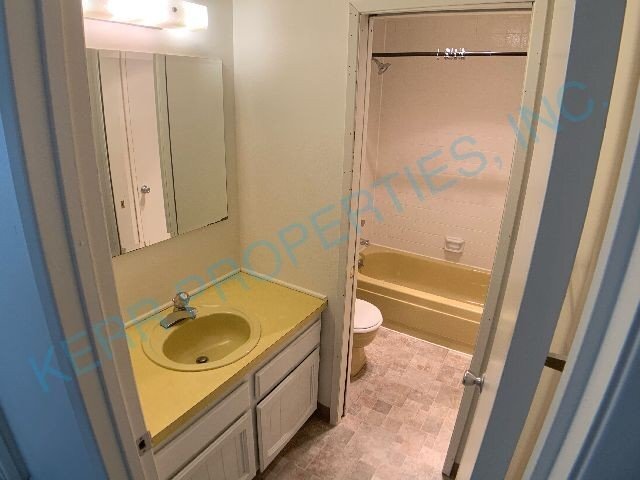 Building Photo - 3031 NE Juniper Ave