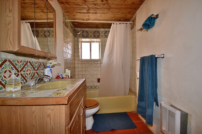 Building Photo - 142 Duran St