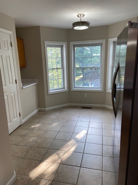 Building Photo - 2002 Larson Dr