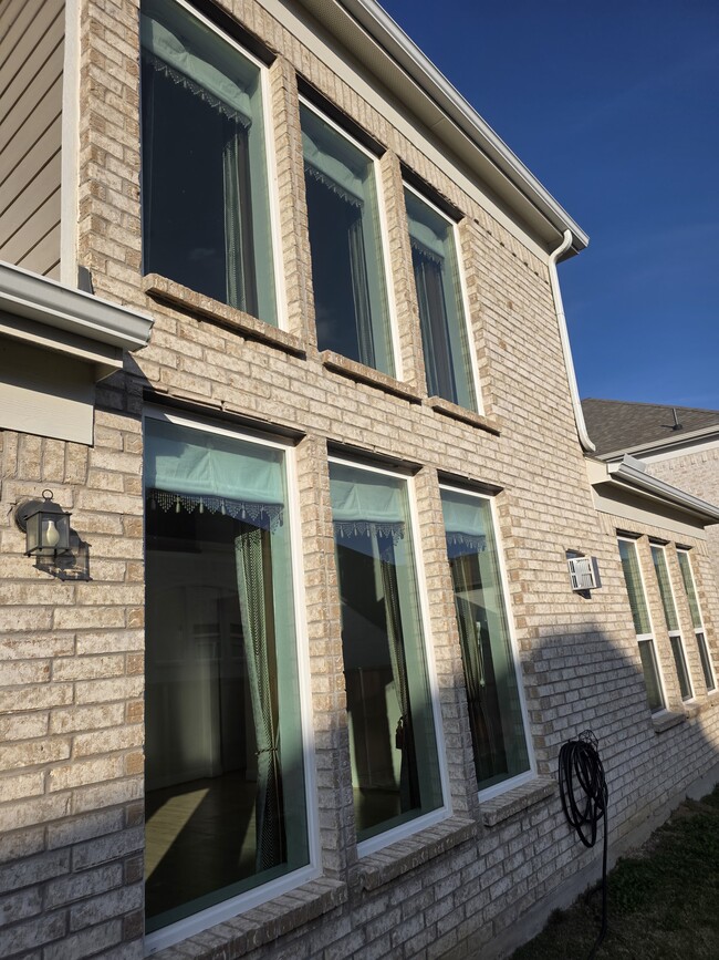 Building Photo - 5600 Snowberry Dr