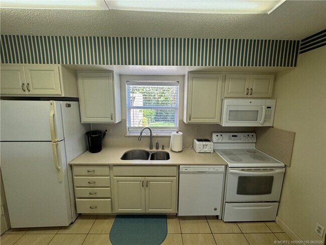 Building Photo - 1501 NE Ocean Blvd