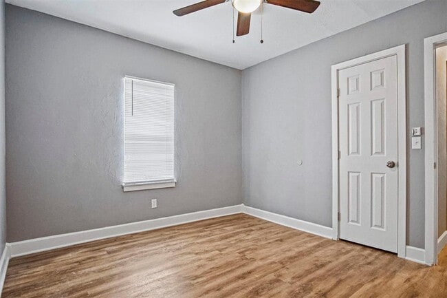 Building Photo - 1704 Cairo Ave