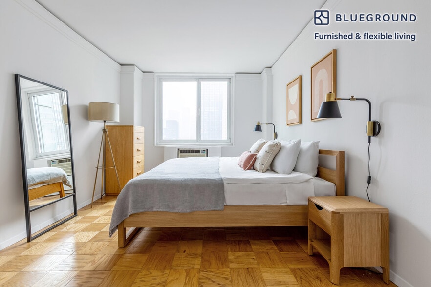 Building Photo - 230 W 55th St