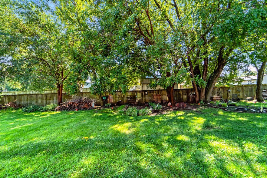 Building Photo - 5327 Jennifer Dr