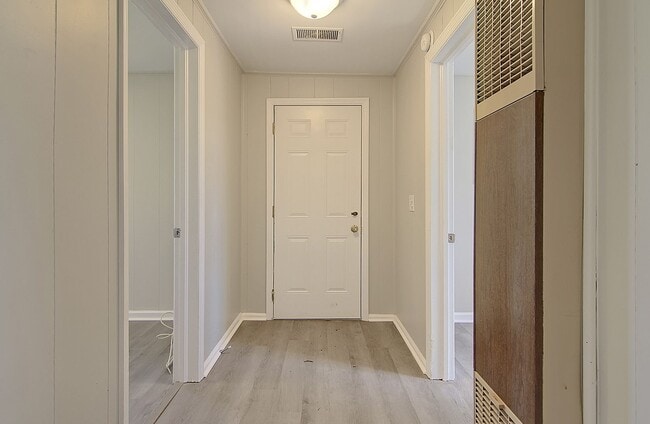 Building Photo - Modern Retreat Minutes from Downtown Charleston