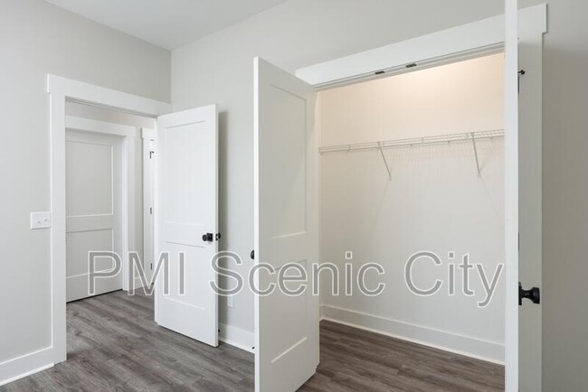 Building Photo - 4207 Willard Dr