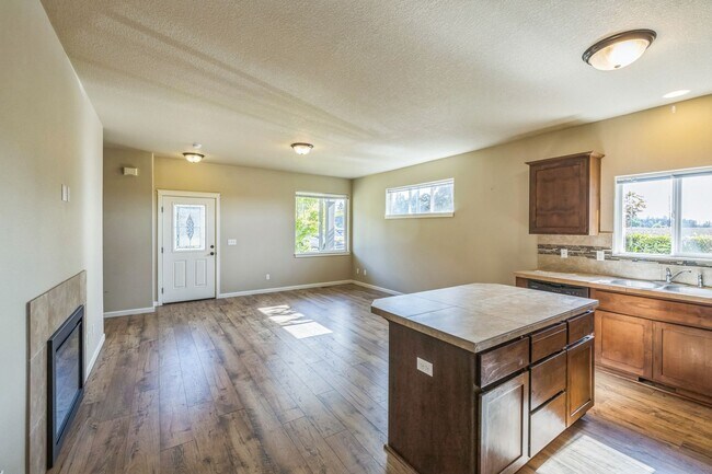 Building Photo - 2501 Carson Loop