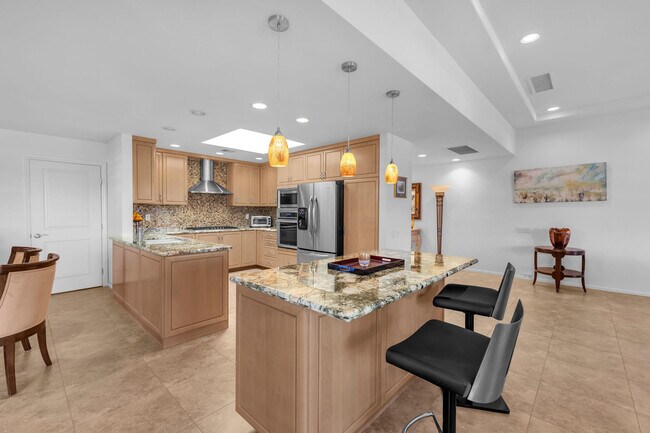 Building Photo - 10 Colgate Dr