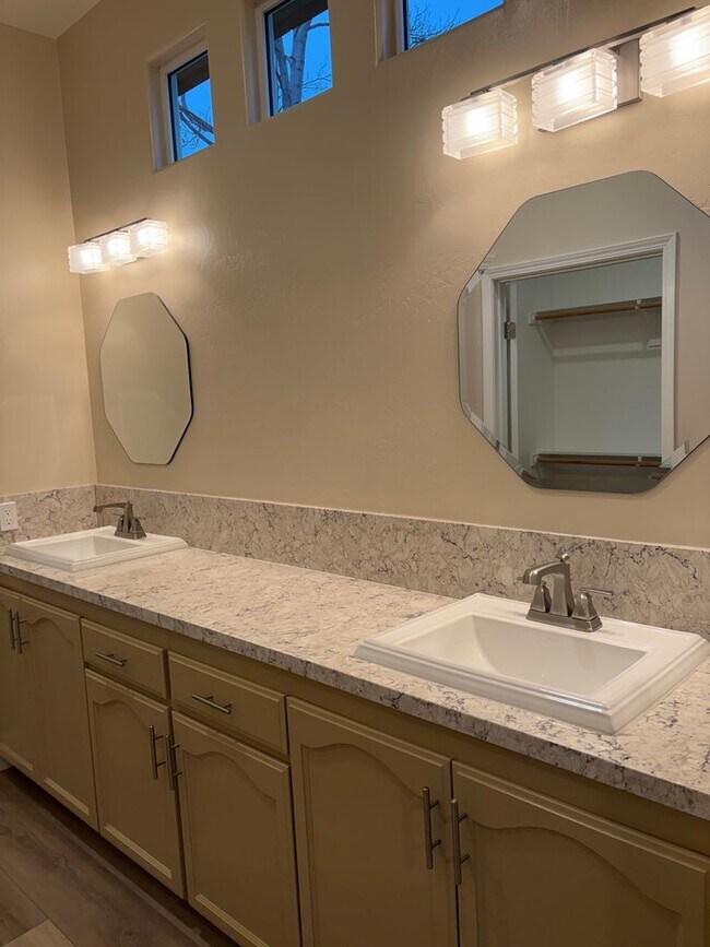 Building Photo - 624 Jasmine Parke Dr