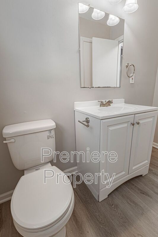 Building Photo - 10516 E 26th St S