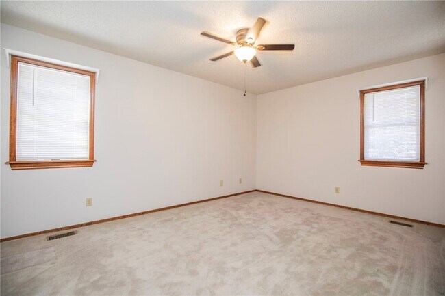 Building Photo - 12 Deddington Dr