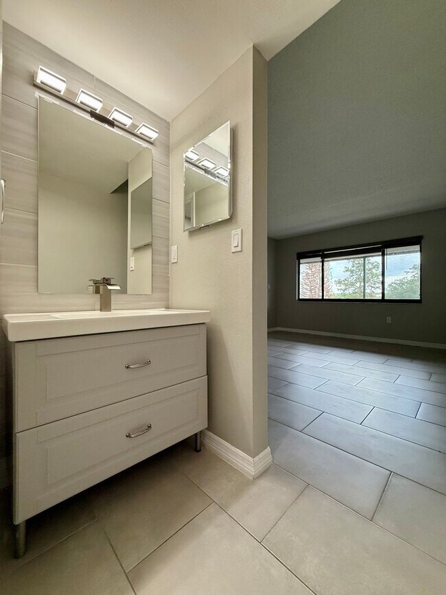 Building Photo - 1054 Lotus Cove Ct