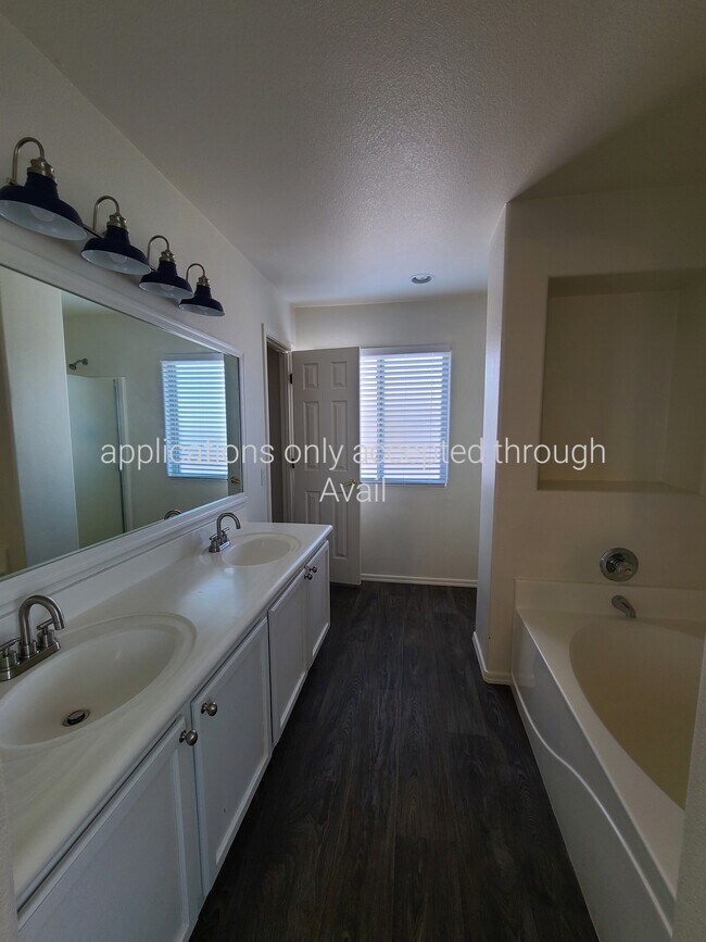 Building Photo - 8680 S Desert Dove Dr