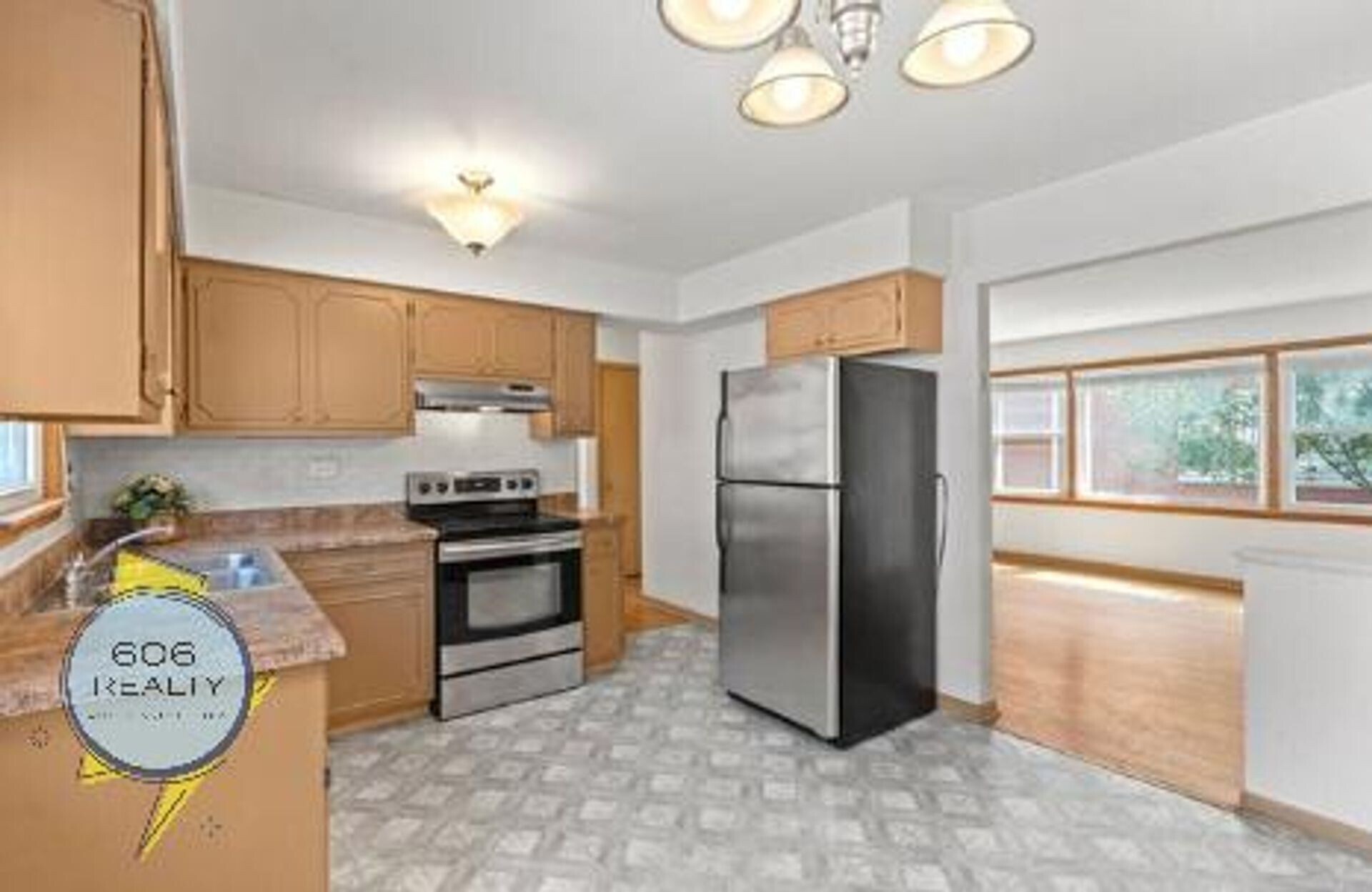 Building Photo - 9595 Maple Dr