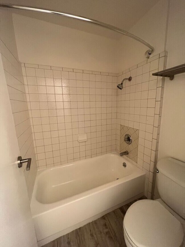 Building Photo - 2309 Blake St