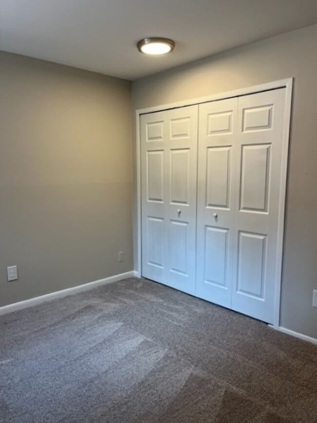 Building Photo - Charming, 2 bedroom/1 bath near Downtown Rochester!