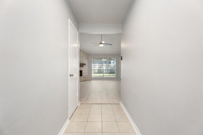 Building Photo - 3738 Clear Falls Dr