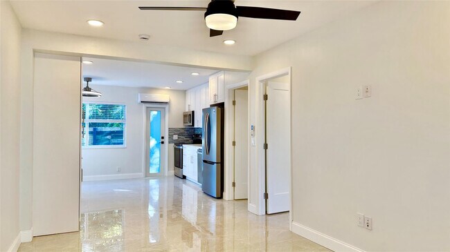 Building Photo - 1145 NE 17th Terrace