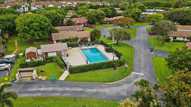 Building Photo - 503 SE 5th Cir