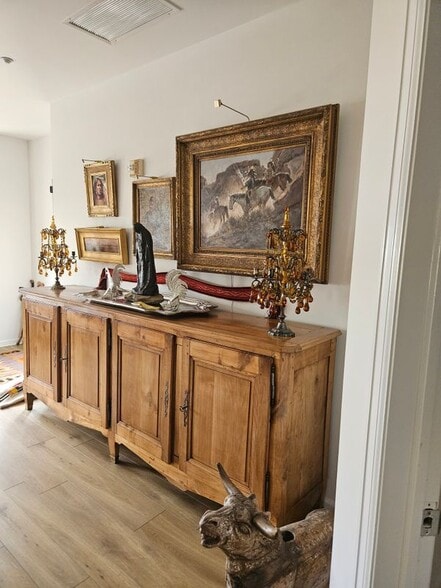 Building Photo - 475 W 12th Ave