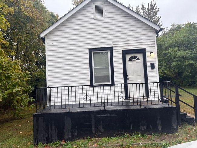 Building Photo - 2144 Cherry Ave