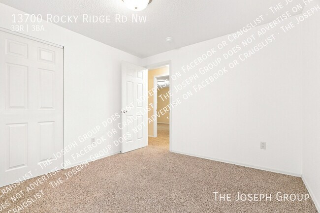 Building Photo - 13700 Rocky Ridge Rd NW