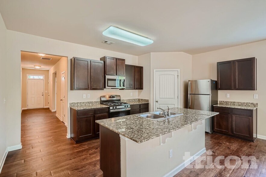 Building Photo - 109 Aviary Ln