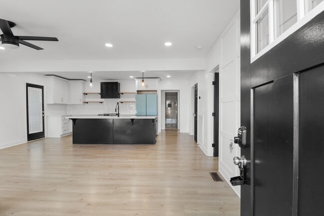 Building Photo - 106 Stacker Dr