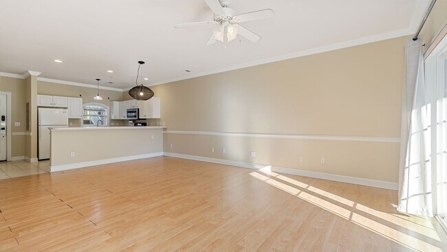 Building Photo - 4880 Dahlia Ct