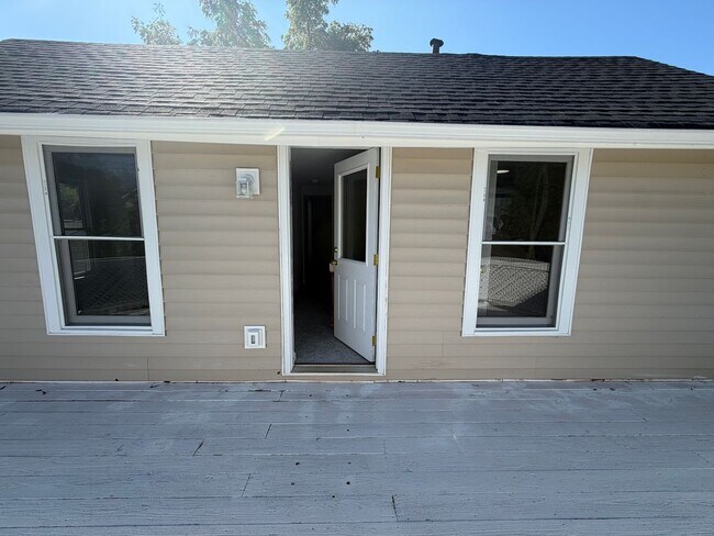 Building Photo - 908 Rives St