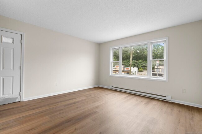 Building Photo - 100 Meriden Rd