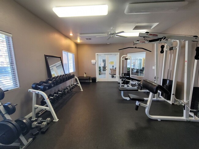 Building Photo - Gorgeous Henderson Condo with garage!