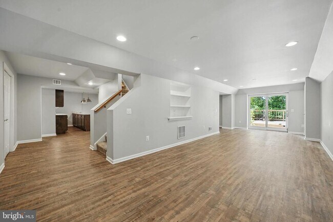 Building Photo - 9913 Rosewood Hill Cir