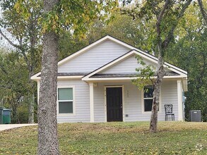 Building Photo - 3-Bedroom, 1-Bath on 1 acre lot