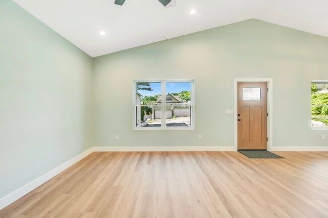 Building Photo - 515 Harrison Ave